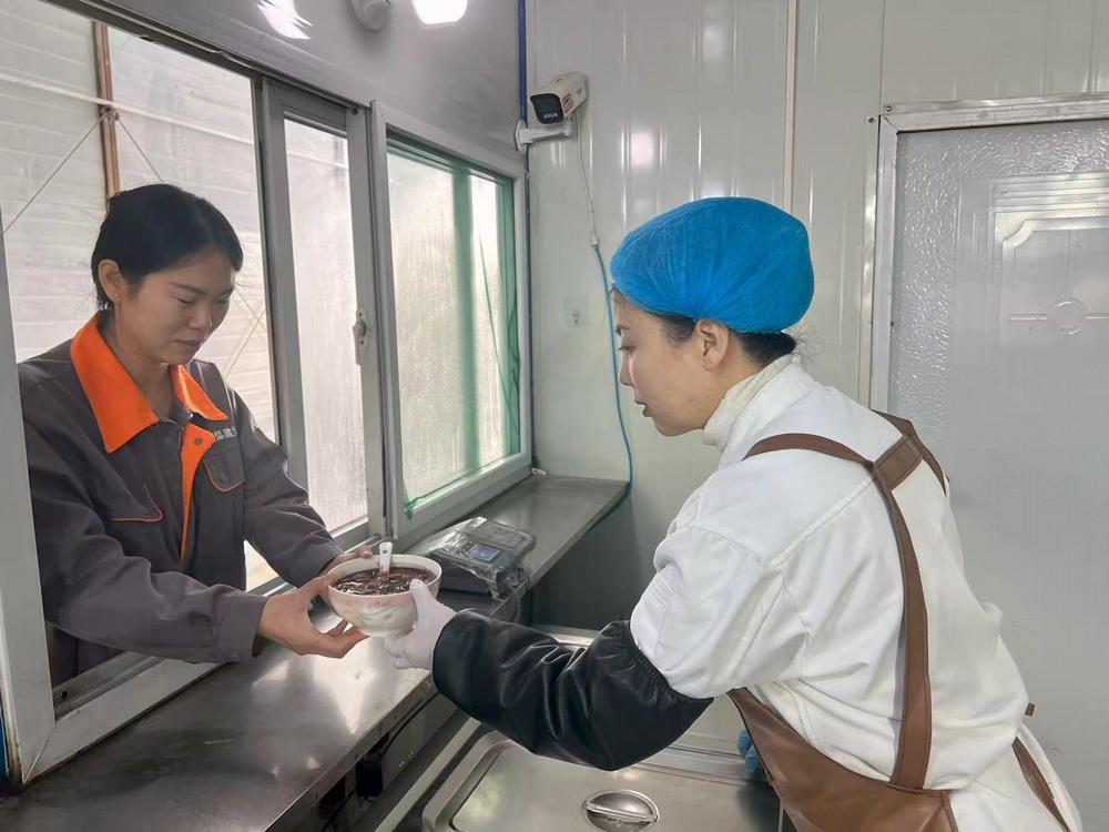 陕煤建设矿建二公司:粥香暖一线 情满矿建人