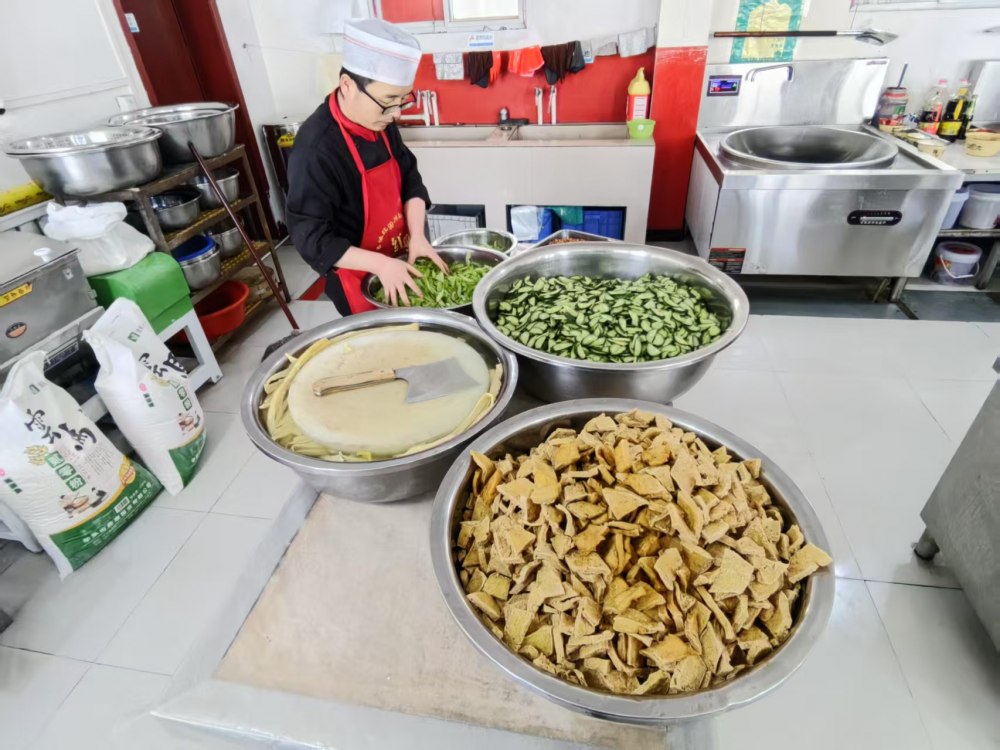 陕煤建设煤矿运营服务分公司:春节临近树新风 勤俭节约护“舌尖文明”